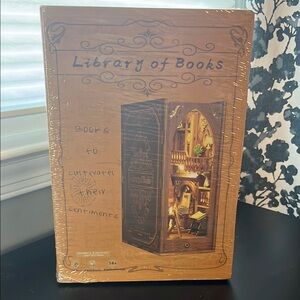 Library of Books Decorative Book End NWT